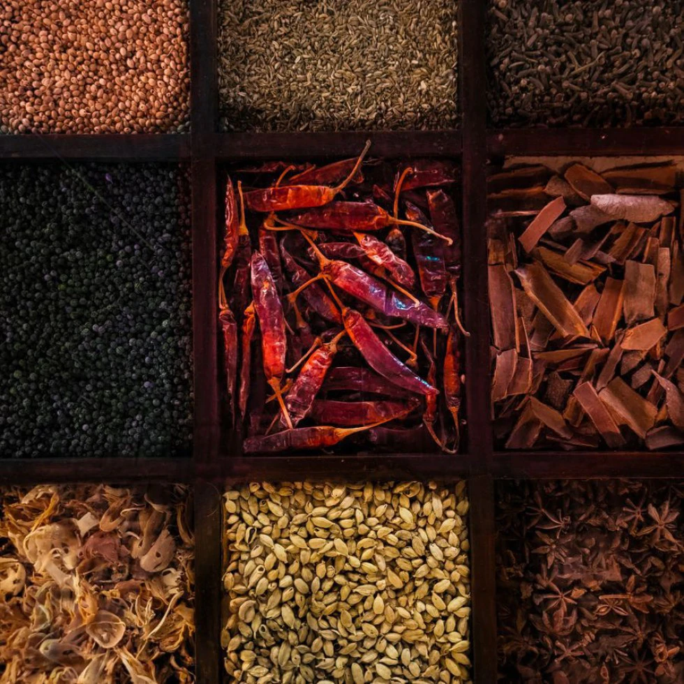 আস্ত মশলার সংগ্রহ